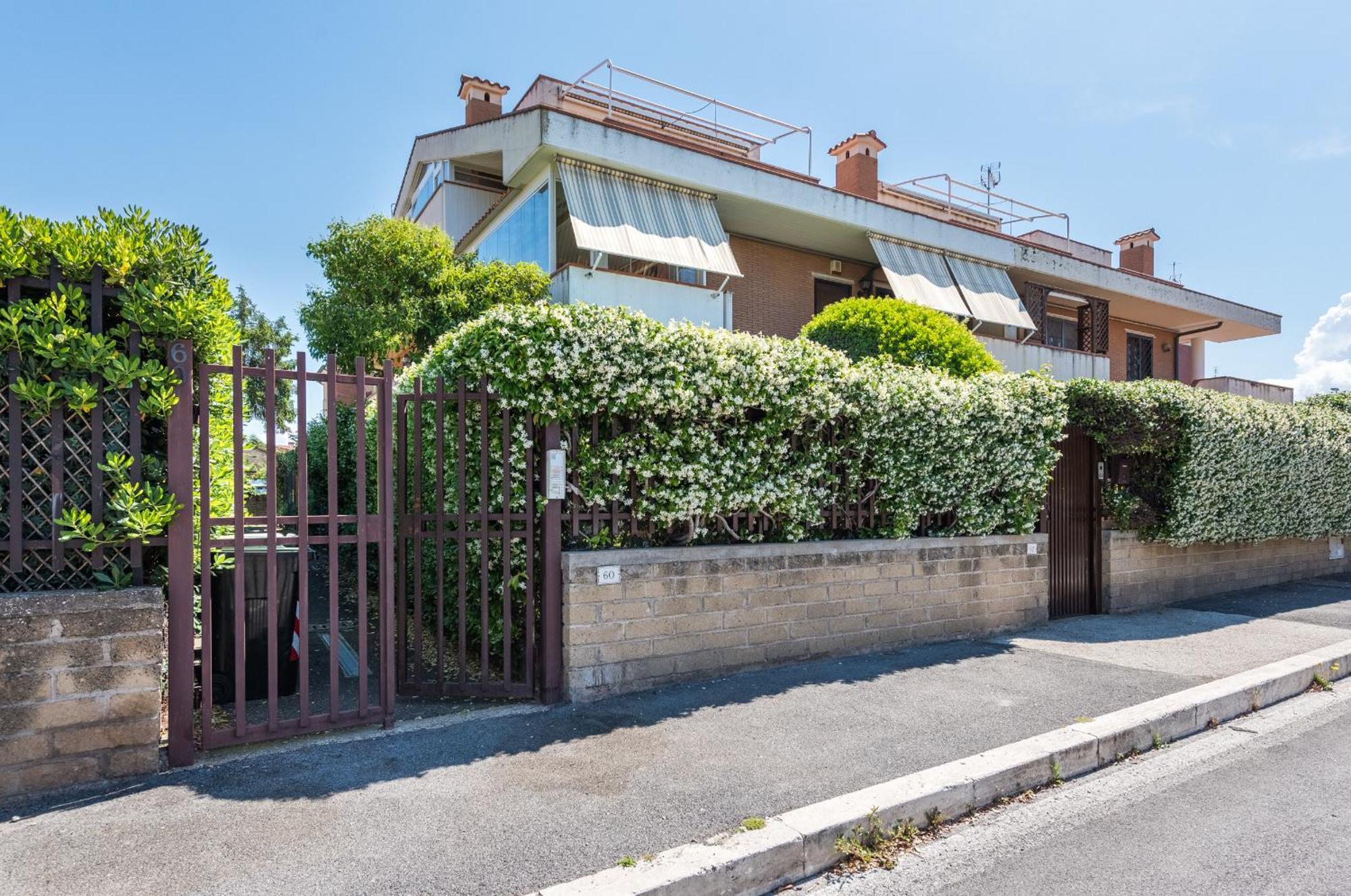 Travelershome Ciampino Suite Exteriör bild